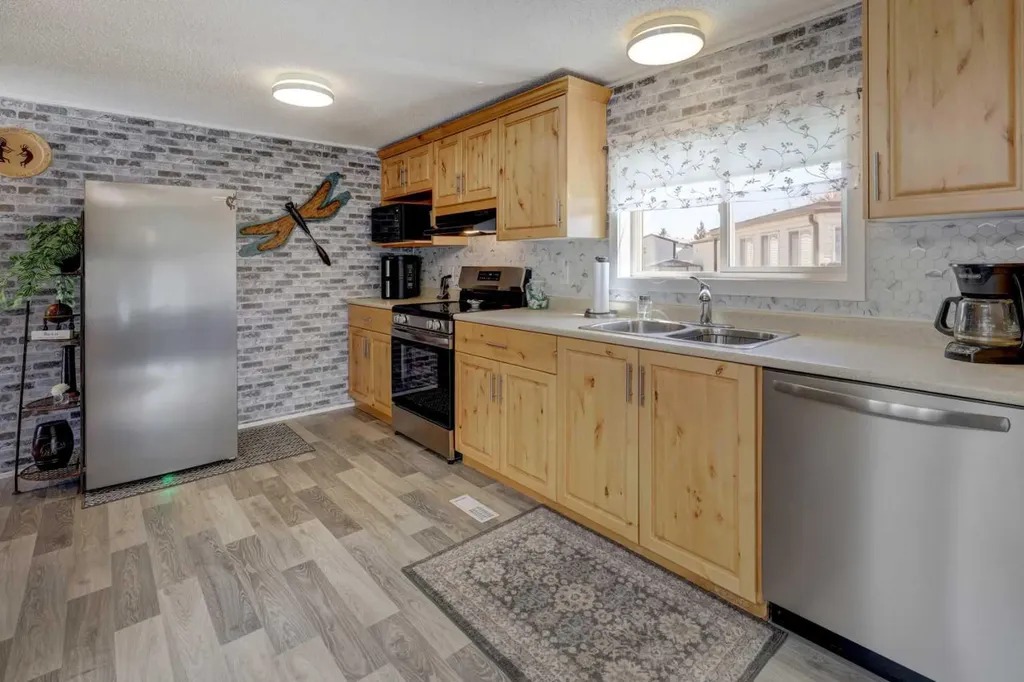 256 Burroughs Circle NE Calgary AB T1Y 6K3