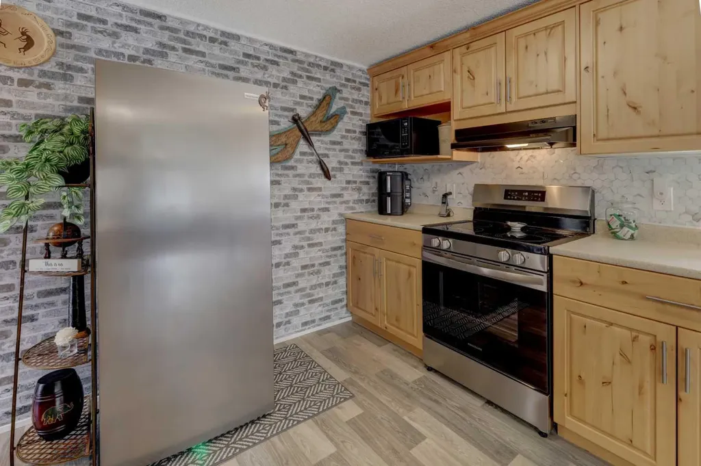 256 Burroughs Circle NE Calgary AB T1Y 6K3