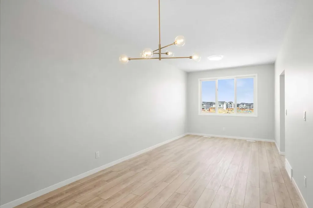 19712 40 Street SE Calgary AB T3M 4M3