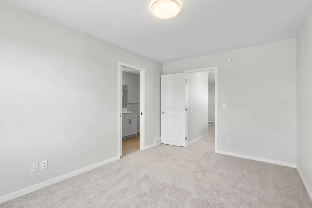 19712 40 Street SE Calgary AB T3M 4M3