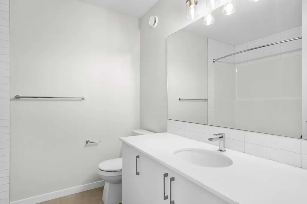 19712 40 Street SE Calgary AB T3M 4M3