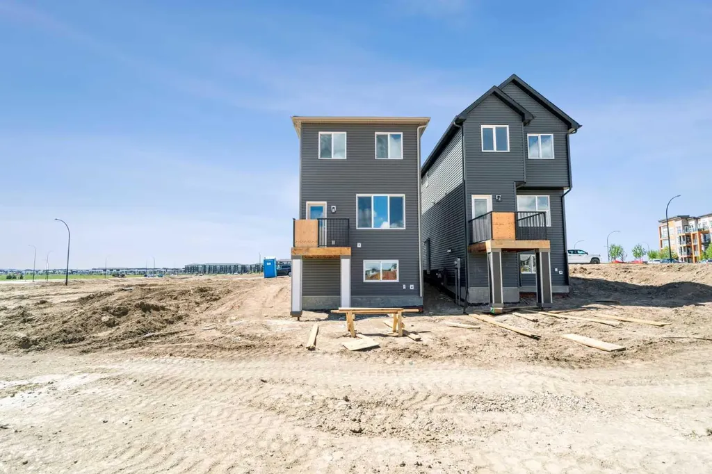 19712 40 Street SE Calgary AB T3M 4M3