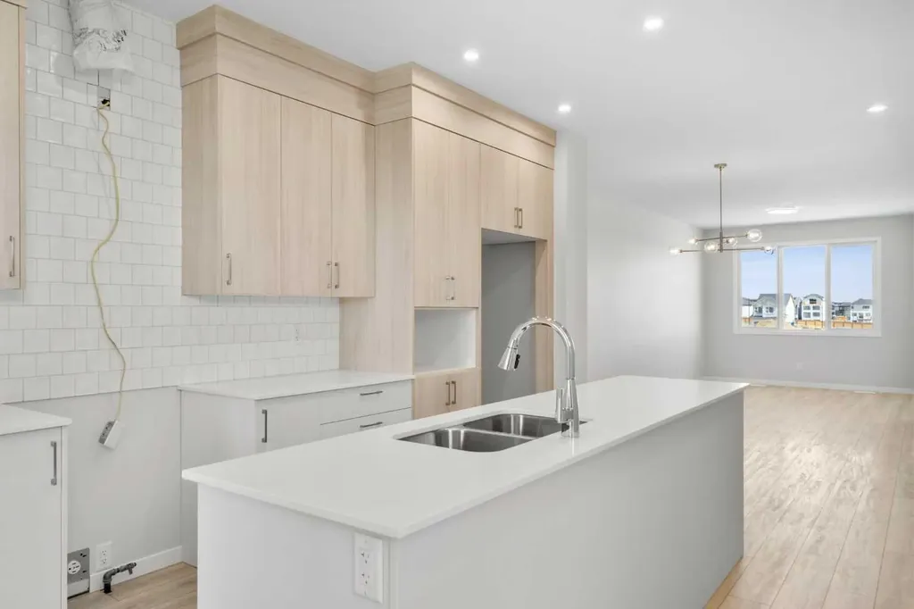 19712 40 Street SE Calgary AB T3M 4M3