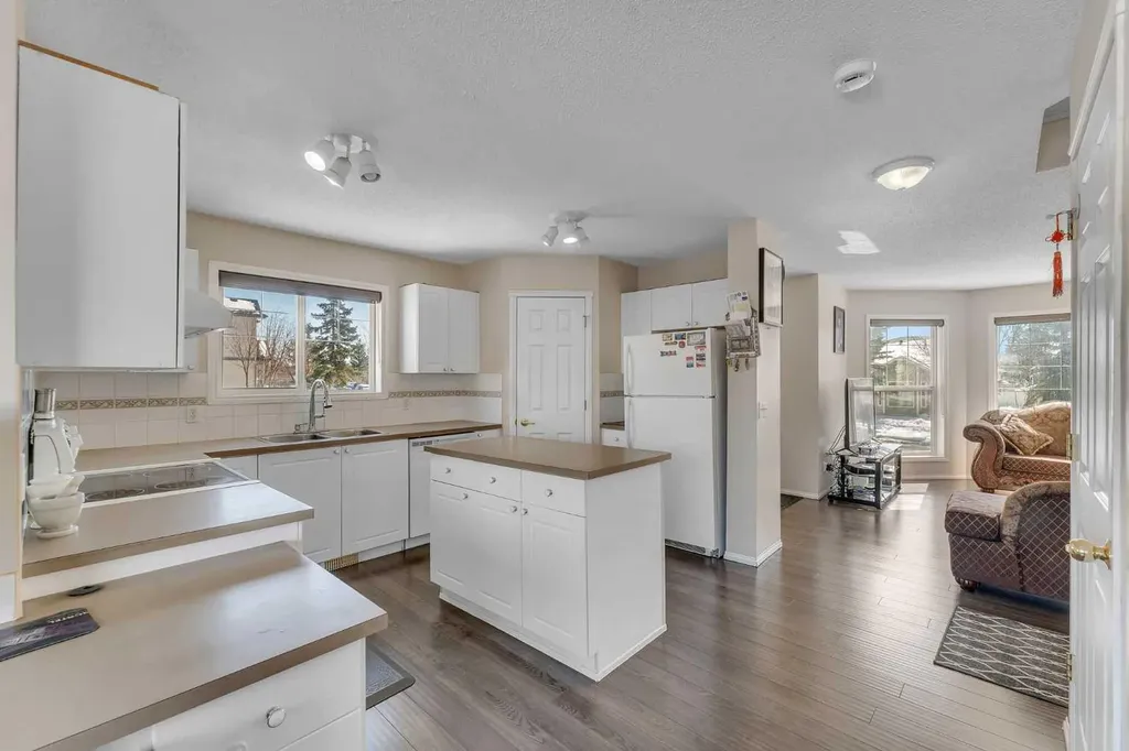 92 Taradale Drive NE Calgary AB T3J 4W7
