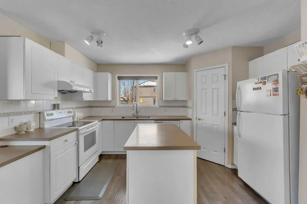 92 Taradale Drive NE Calgary AB T3J 4W7