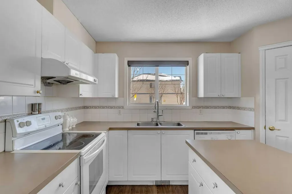 92 Taradale Drive NE Calgary AB T3J 4W7