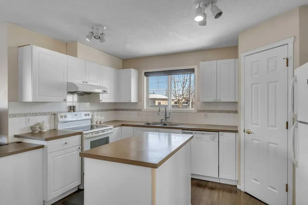 92 Taradale Drive NE Calgary AB T3J 4W7