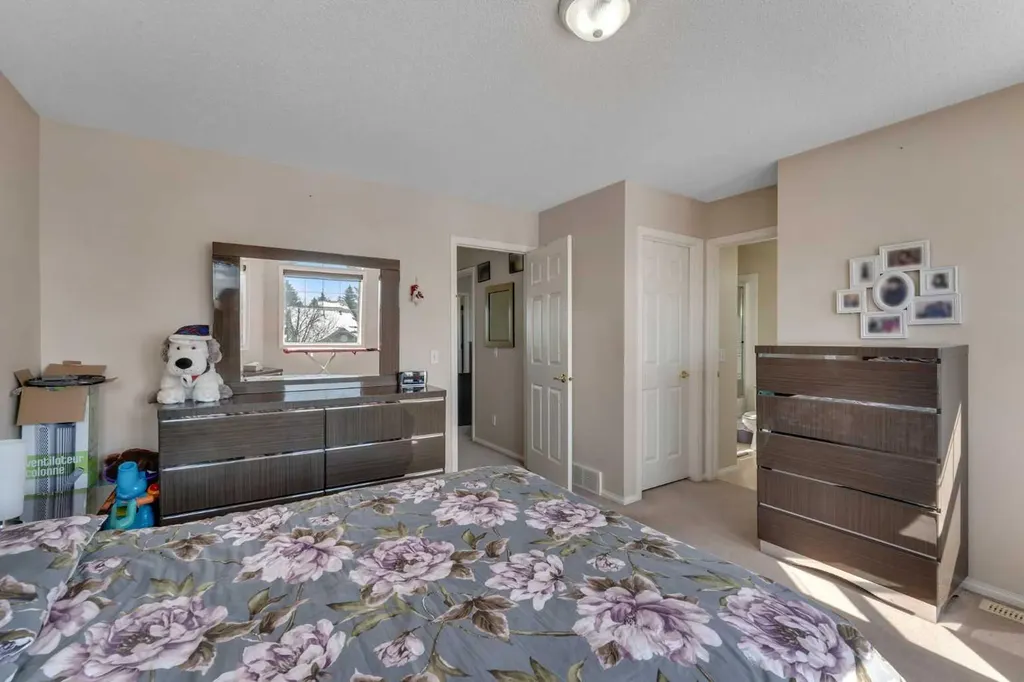 92 Taradale Drive NE Calgary AB T3J 4W7