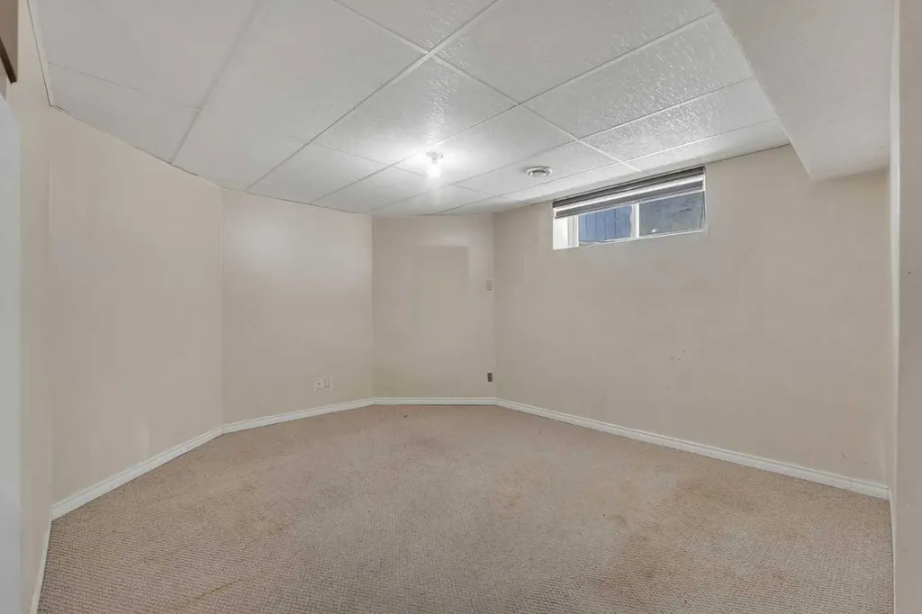 92 Taradale Drive NE Calgary AB T3J 4W7