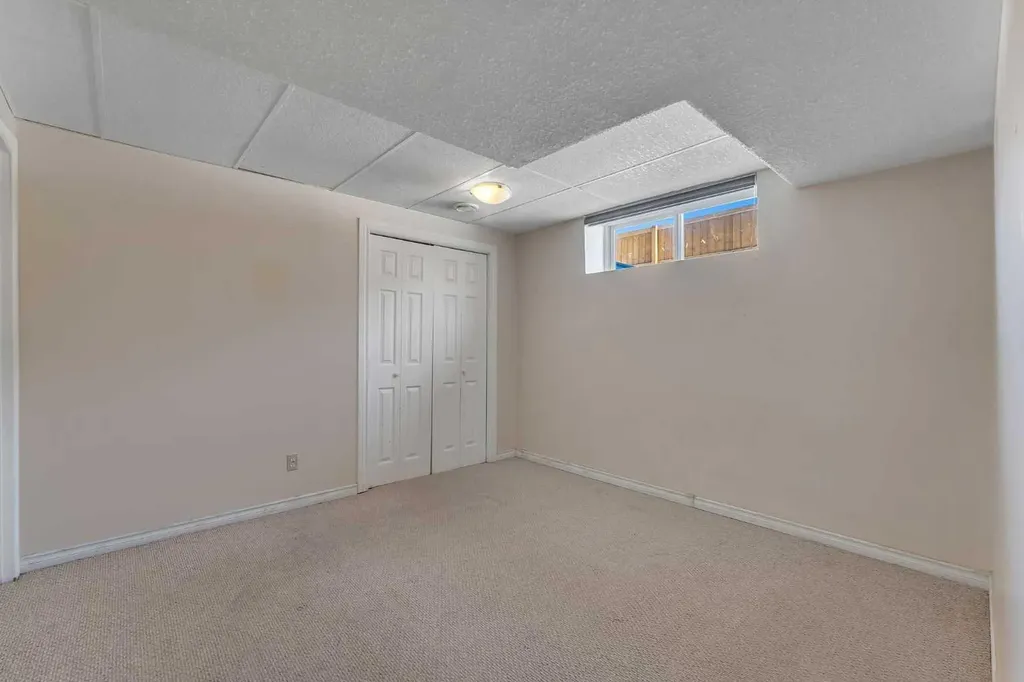 92 Taradale Drive NE Calgary AB T3J 4W7