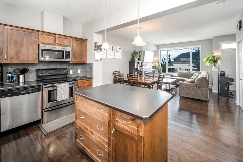 159 Kincora Heath NW Calgary AB T3R 0G6