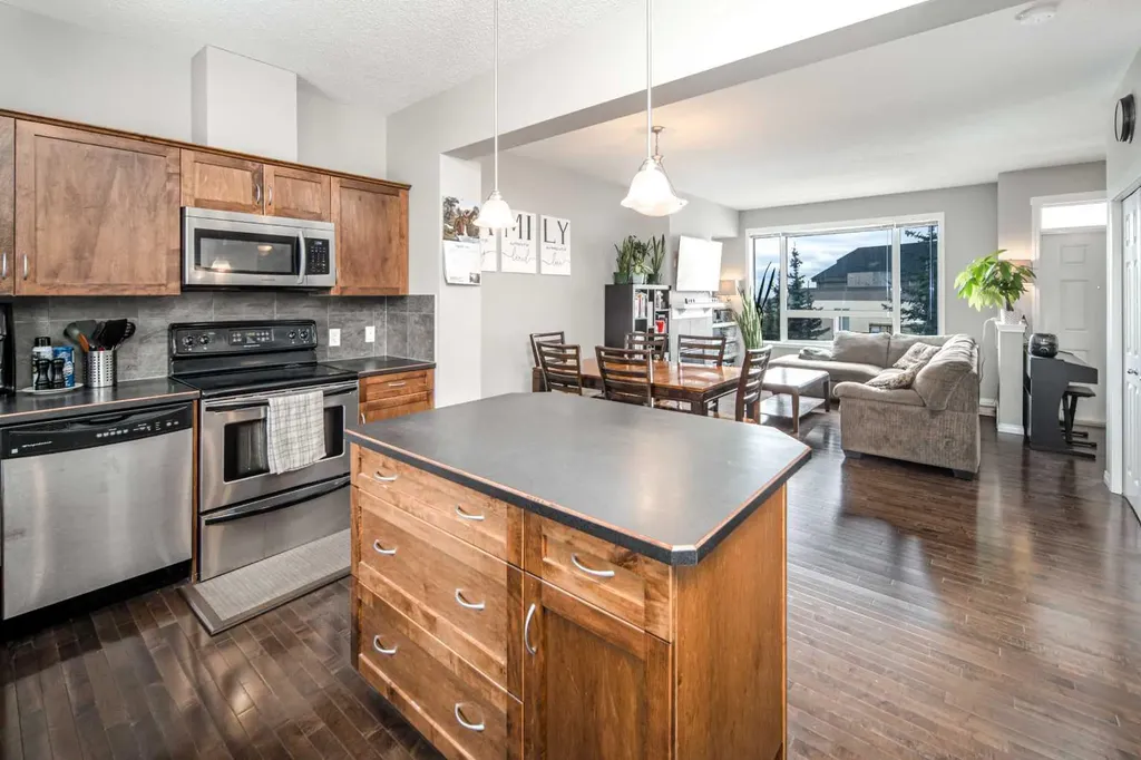 159 Kincora Heath NW Calgary AB T3R 0G6