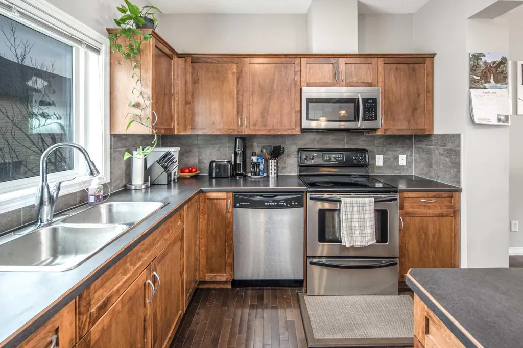 159 Kincora Heath NW Calgary AB T3R 0G6