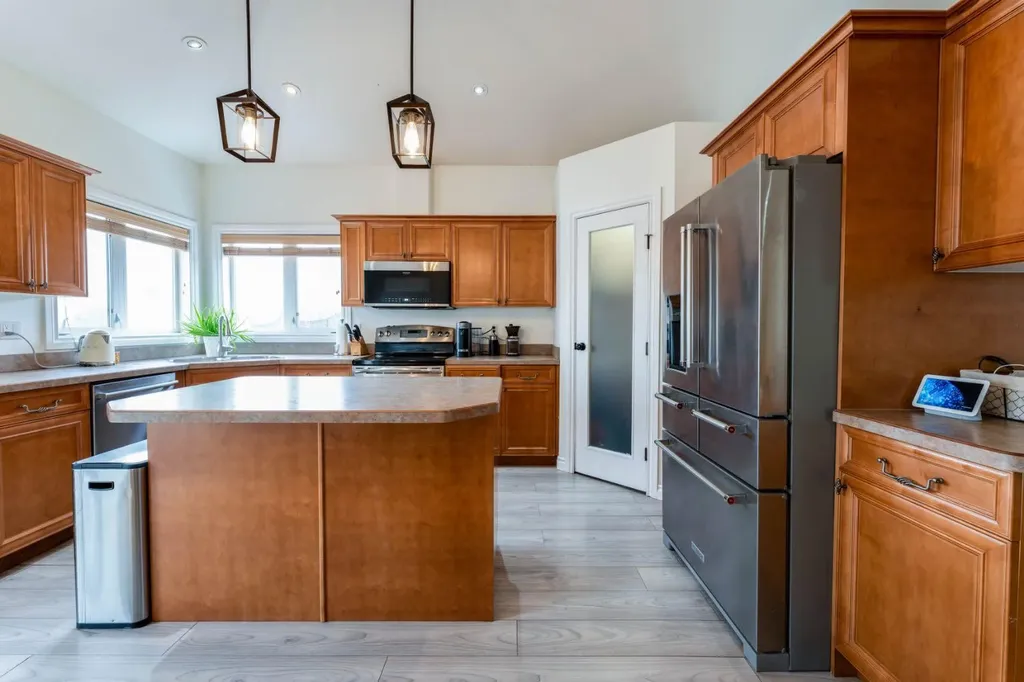 1258 1 Avenue NW Drumheller AB T0J0Y1