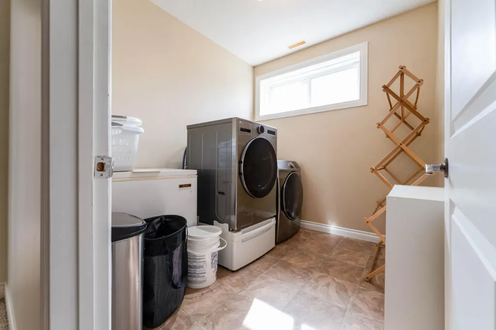 1258 1 Avenue NW Drumheller AB T0J0Y1