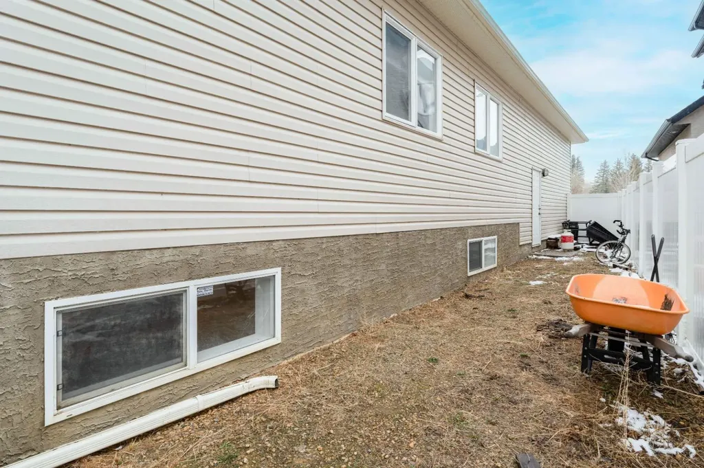 1258 1 Avenue NW Drumheller AB T0J0Y1