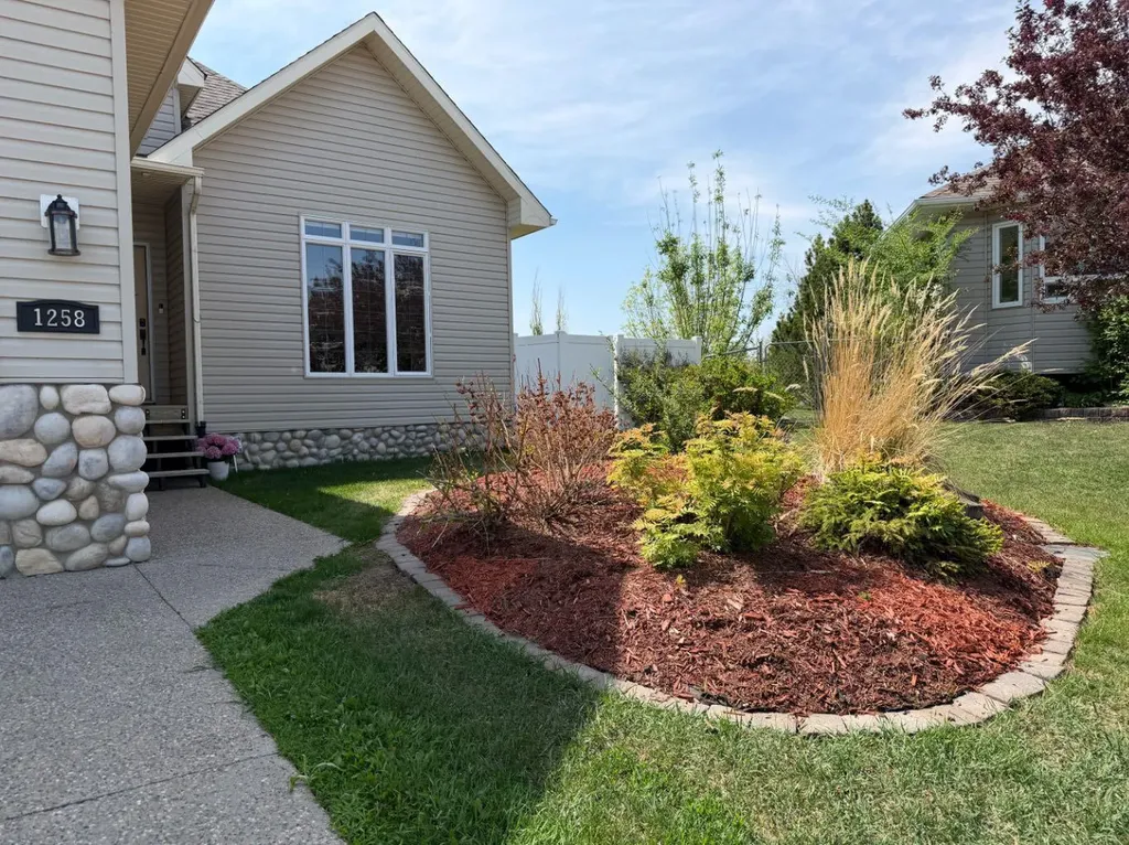 1258 1 Avenue NW Drumheller AB T0J0Y1