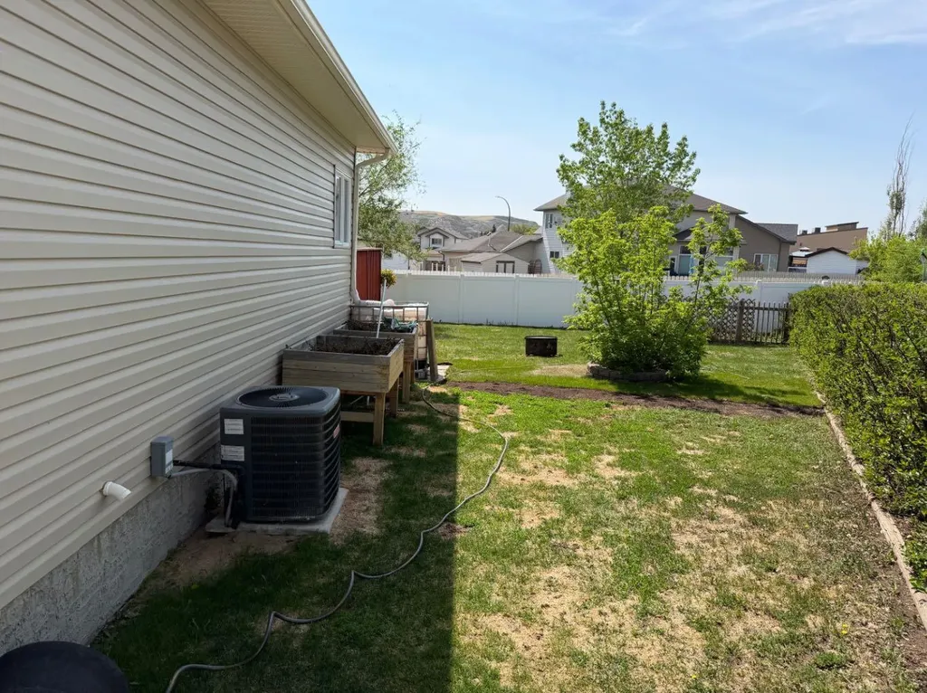 1258 1 Avenue NW Drumheller AB T0J0Y1
