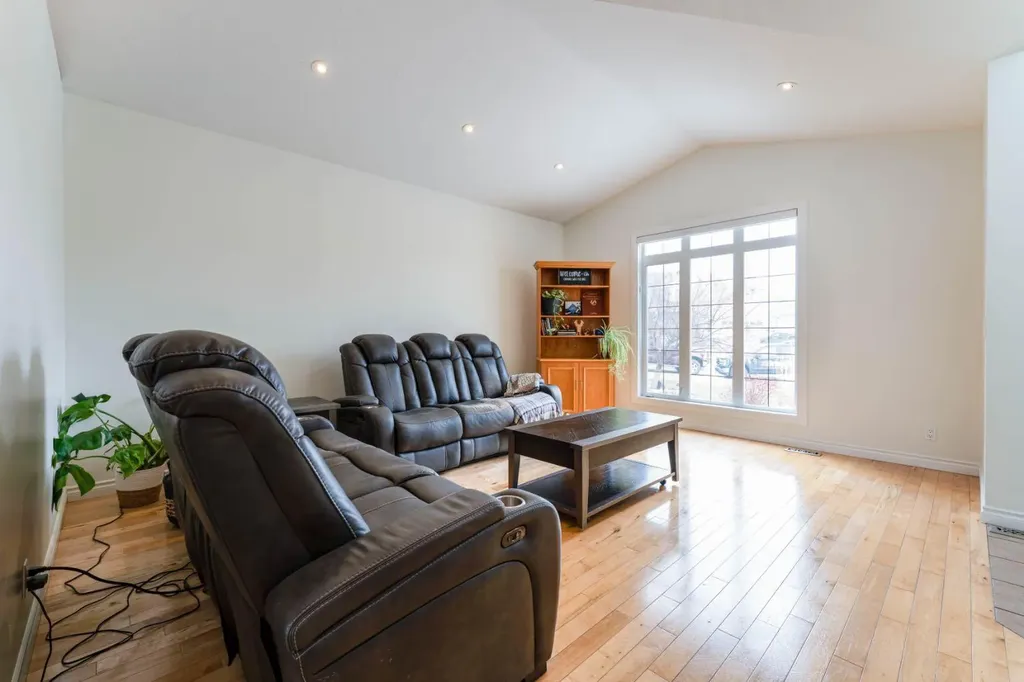 1258 1 Avenue NW Drumheller AB T0J0Y1