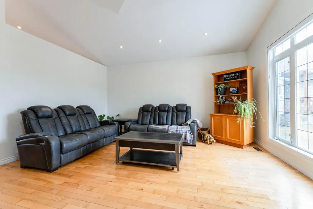 1258 1 Avenue NW Drumheller AB T0J0Y1
