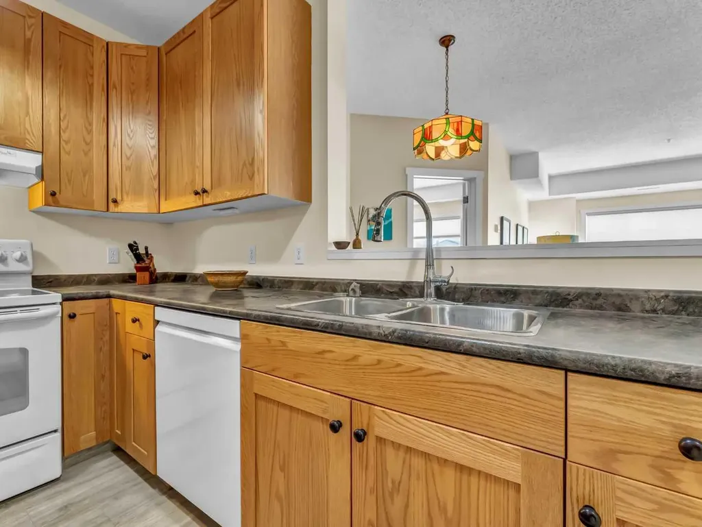 194 Sunrise Circle SW Medicine Hat AB T1B4P4