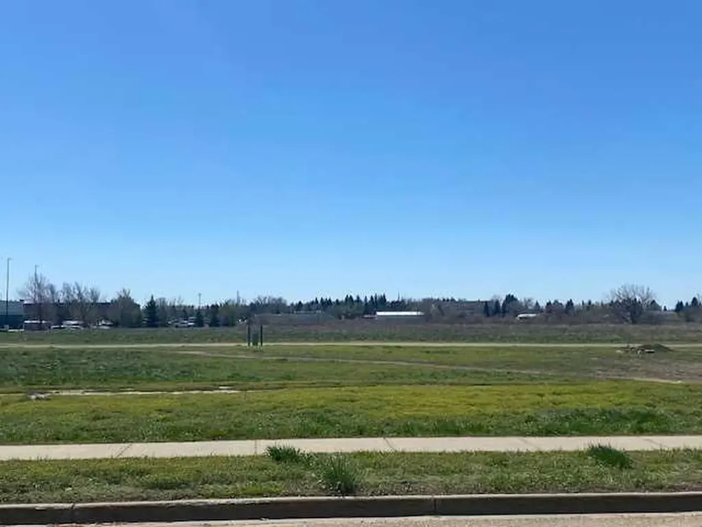 113 Upland Boulevard W Brooks AB T1R 1C5