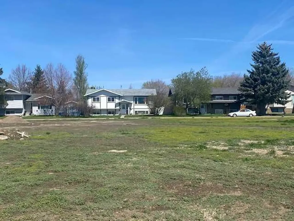 113 Upland Boulevard W Brooks AB T1R 1C5