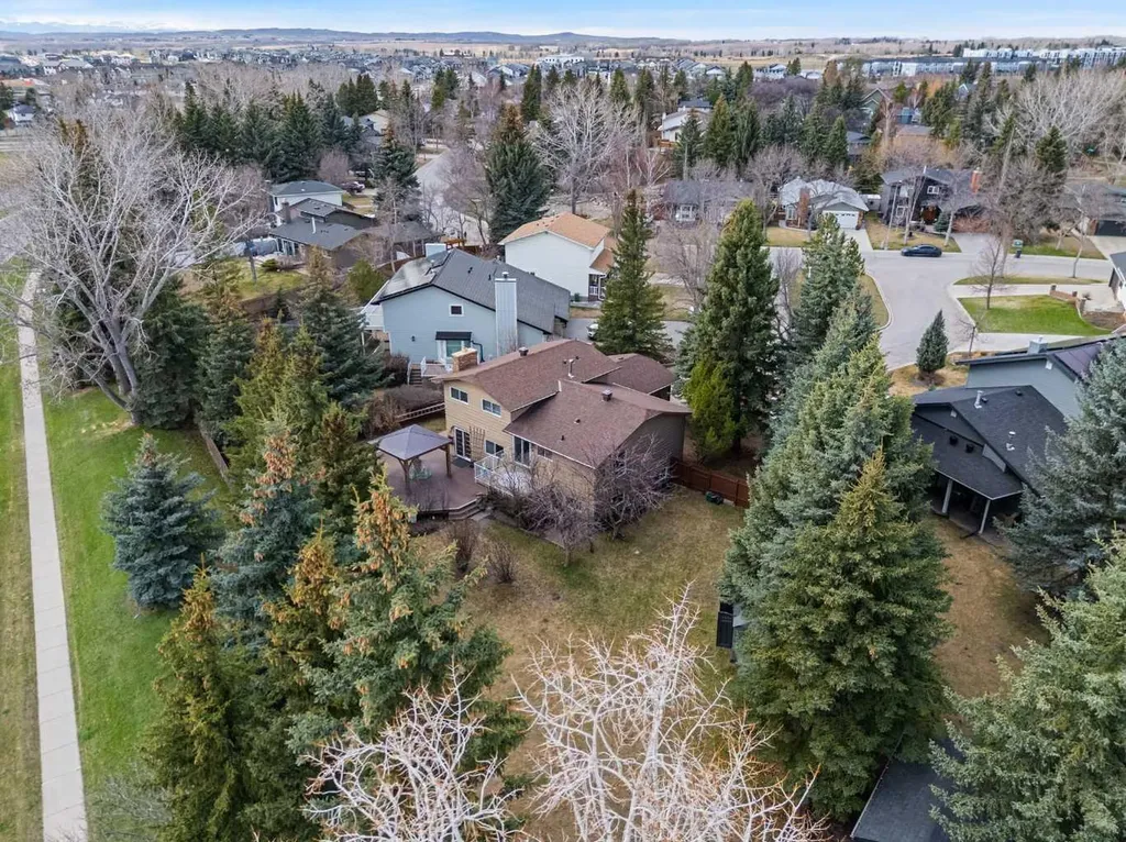 504 Suntree Place Okotoks AB T1S 1B9