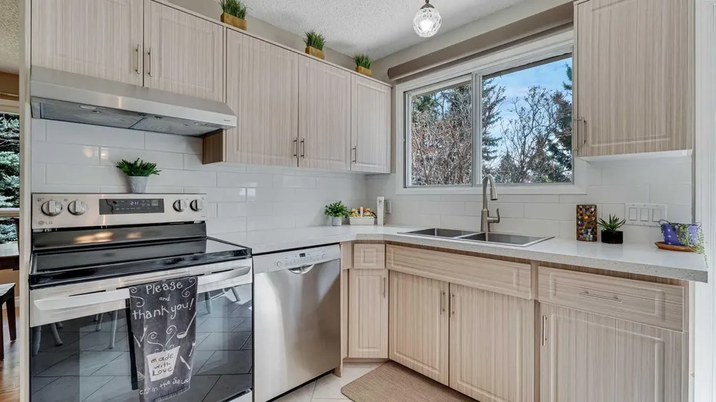 504 Suntree Place Okotoks AB T1S 1B9
