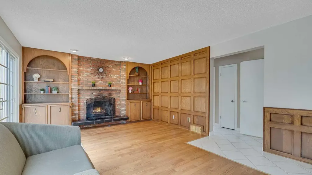 504 Suntree Place Okotoks AB T1S 1B9