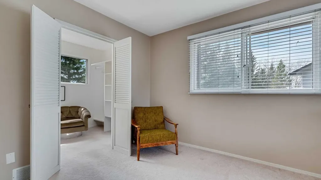 504 Suntree Place Okotoks AB T1S 1B9
