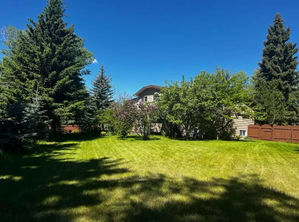 504 Suntree Place Okotoks AB T1S 1B9