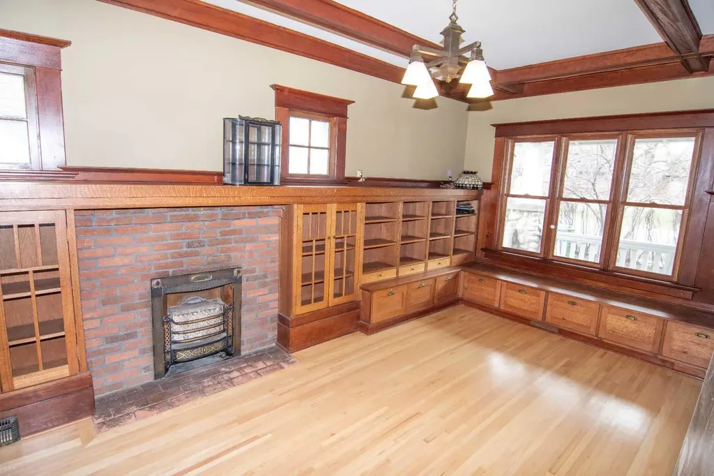 110 Scarboro Avenue SW Calgary AB T3H 2H1