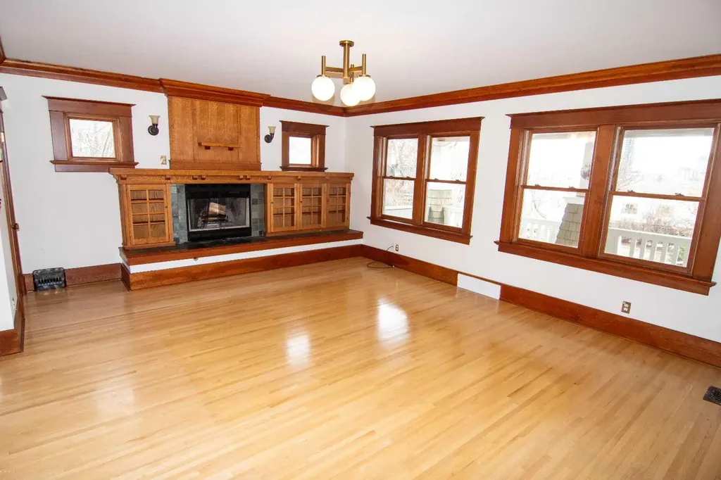 110 Scarboro Avenue SW Calgary AB T3H 2H1