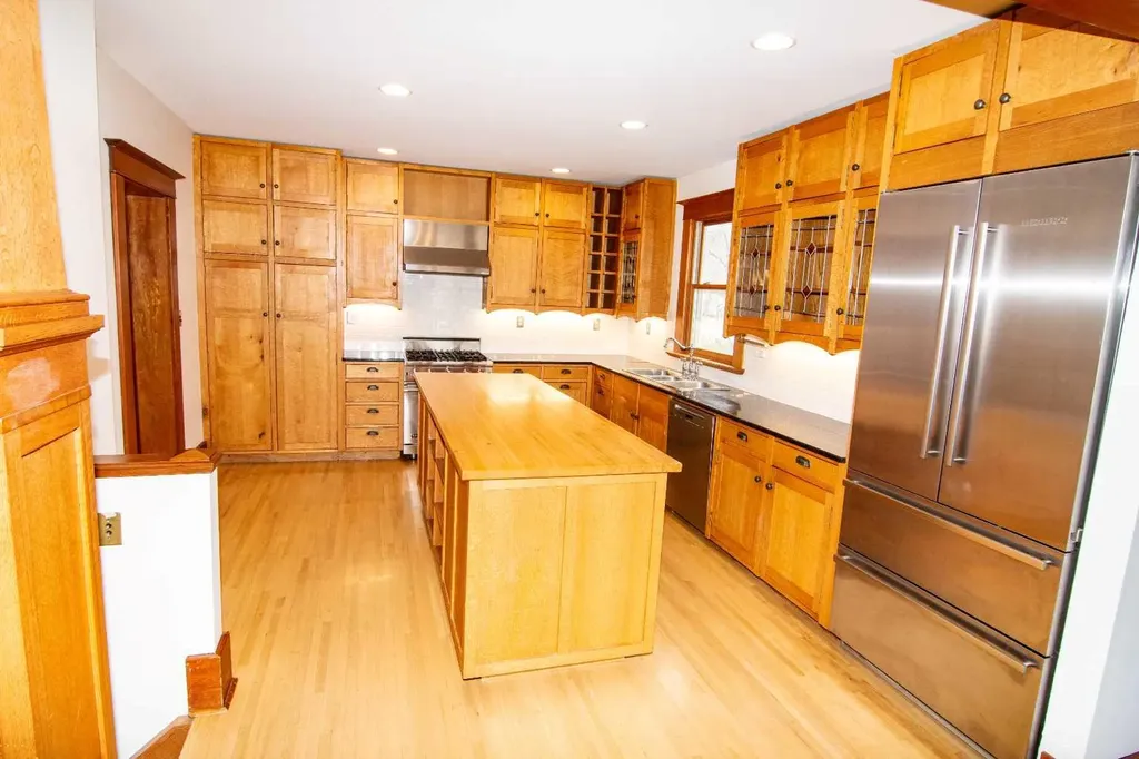 110 Scarboro Avenue SW Calgary AB T3H 2H1