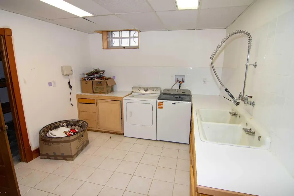 110 Scarboro Avenue SW Calgary AB T3H 2H1