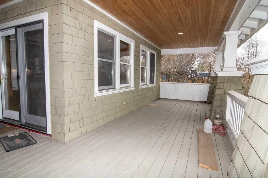 110 Scarboro Avenue SW Calgary AB T3H 2H1