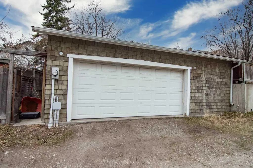 110 Scarboro Avenue SW Calgary AB T3H 2H1