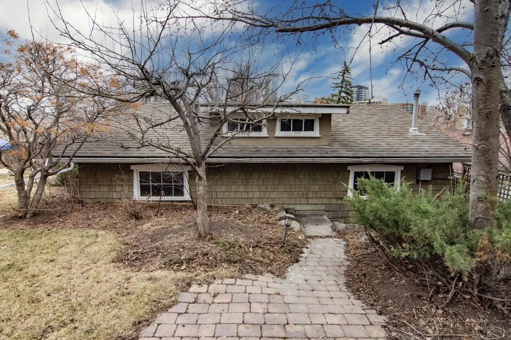 110 Scarboro Avenue SW Calgary AB T3H 2H1