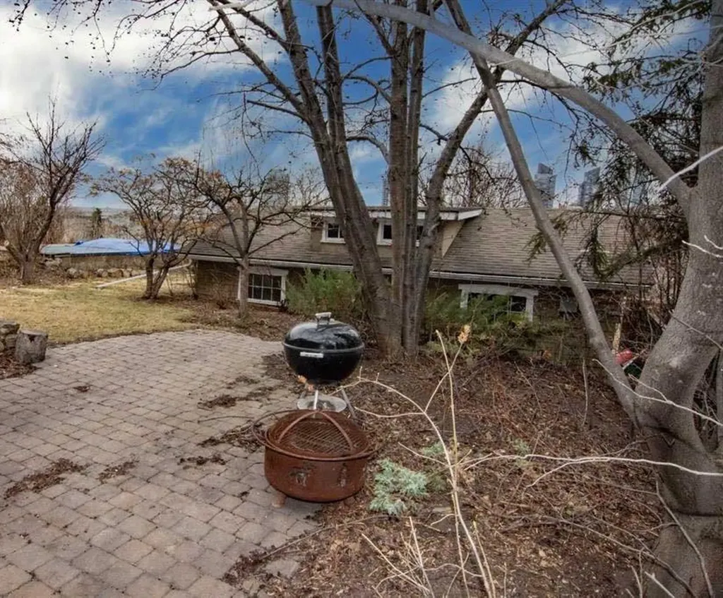 110 Scarboro Avenue SW Calgary AB T3H 2H1