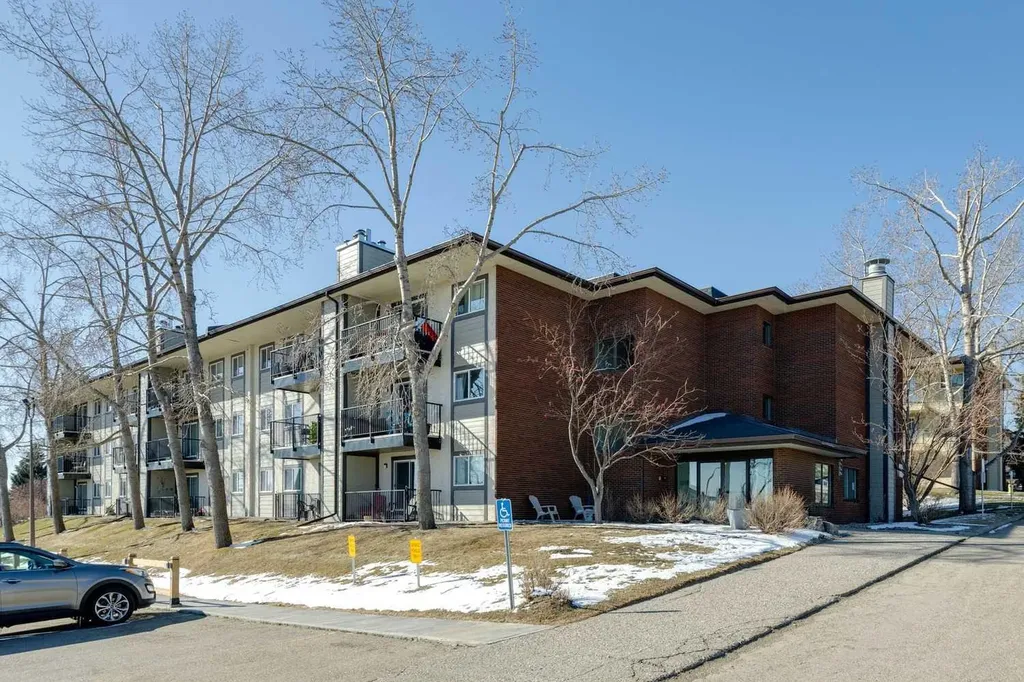 385 Patterson Hill SW Calgary AB T3H2P3