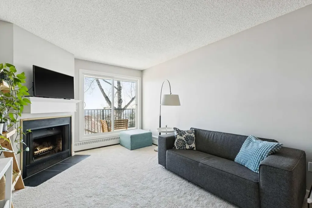 385 Patterson Hill SW Calgary AB T3H2P3