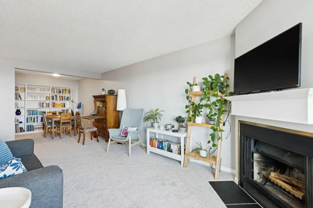 385 Patterson Hill SW Calgary AB T3H2P3