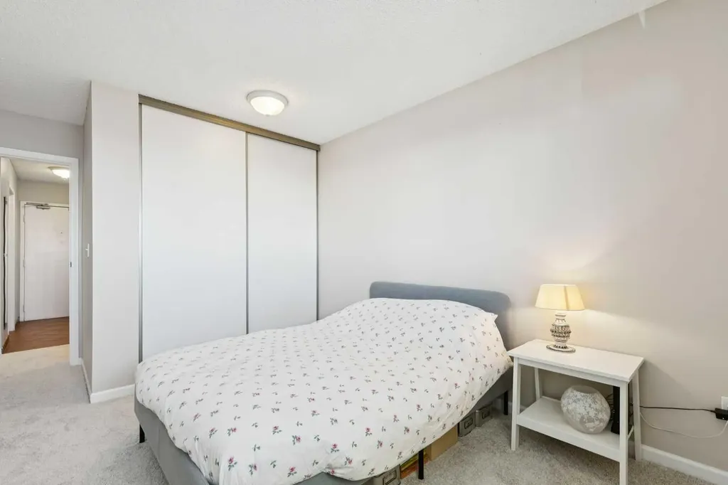 385 Patterson Hill SW Calgary AB T3H2P3