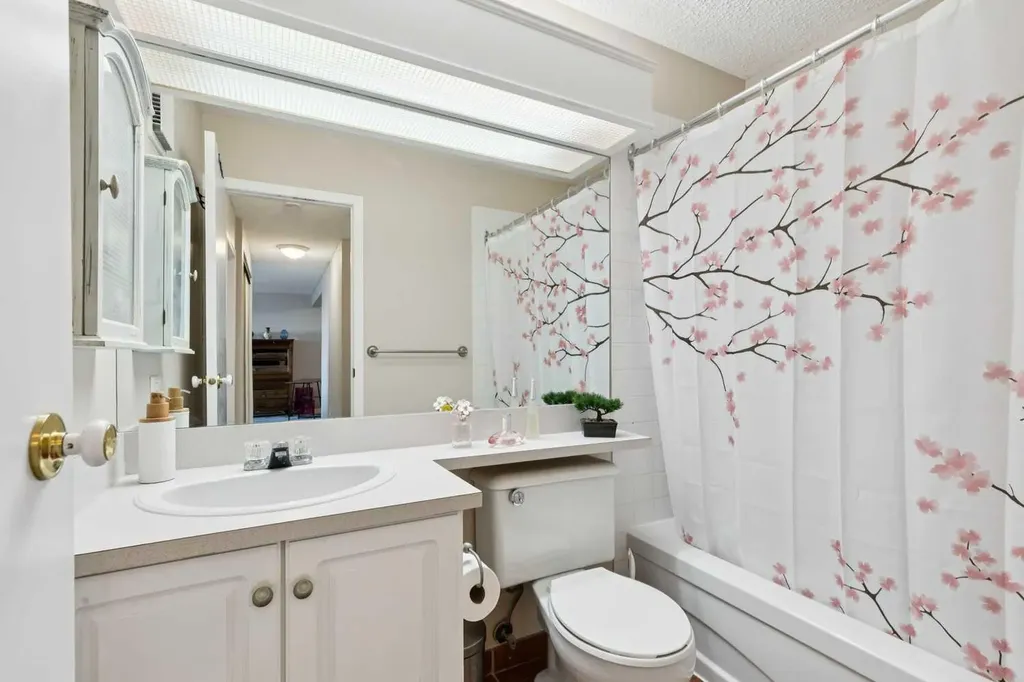 385 Patterson Hill SW Calgary AB T3H2P3