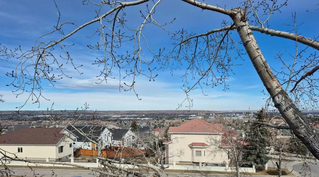 385 Patterson Hill SW Calgary AB T3H2P3