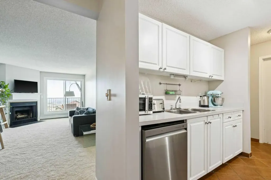 385 Patterson Hill SW Calgary AB T3H2P3