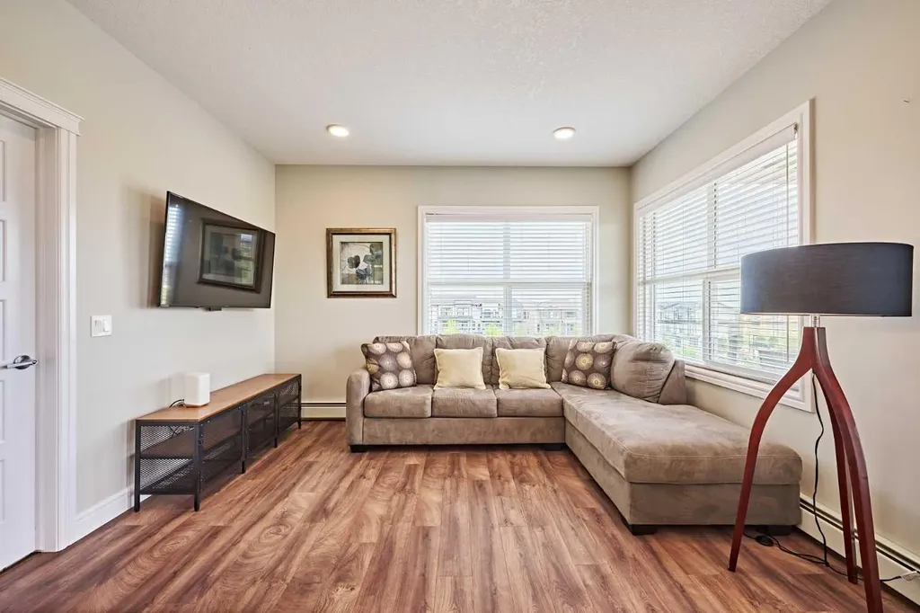 19621 40 Street SE Calgary AB T3M 3B2