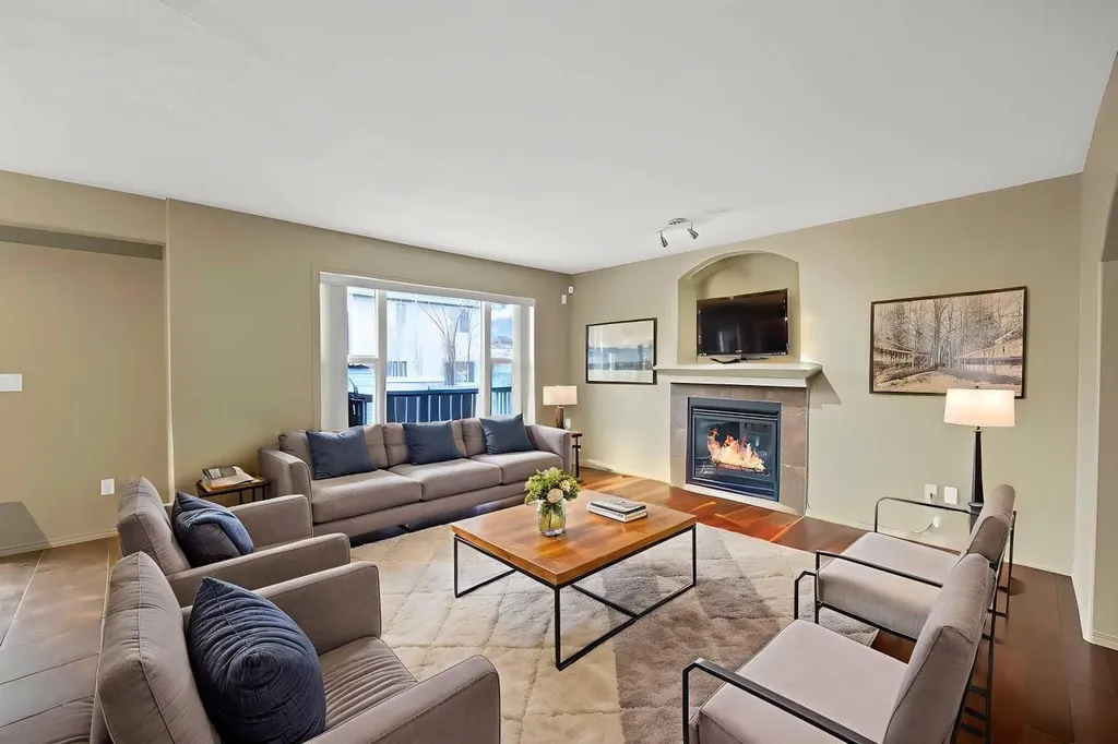 10 Bridlerange Circle SW Calgary AB T2Y5H4