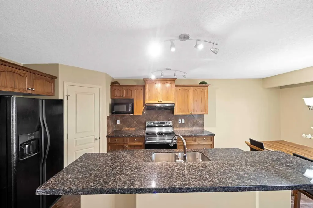 10 Bridlerange Circle SW Calgary AB T2Y5H4